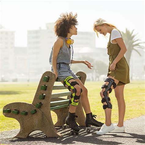 Illustration eines Kindes mit einer Beinorthese, die einen stabilen Gang symbolisiert