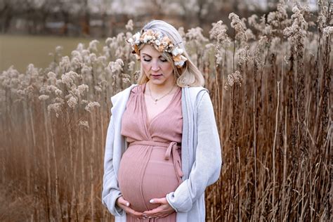 Eine Galerie von Beispielbildern aus verschiedenen Shootings: Babybauch, Neugeborene, Familie.