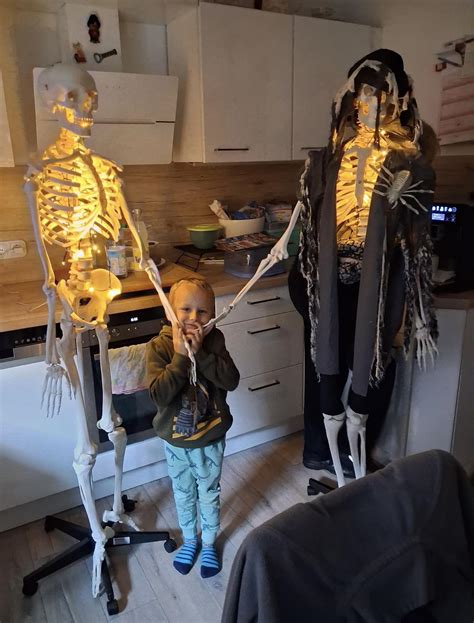 Infografik, die den Prozess des beidseitigen Abpumpens mit einer Doppelmilchpumpe und die Vorteile hervorhebt