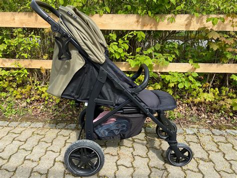 Detailansicht der Räder des Hauck Rapid 4 mit schwenkbaren Vorderrädern