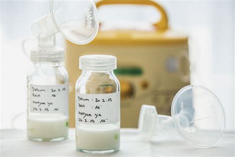 Infografik, die die Vorteile des beidseitigen Abpumpens im Vergleich zum einseitigen Abpumpen darstellt (z.B. mehr Milch, höherer Fettgehalt, Zeitersparnis).