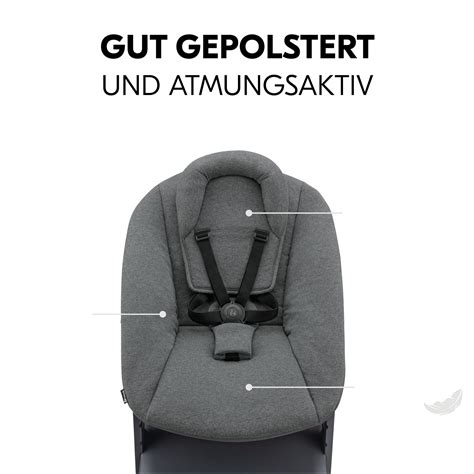 Detailaufnahme des Hauck Alpha Newborn Aufsatzes, die die Polsterung und Gurtführung zeigt.