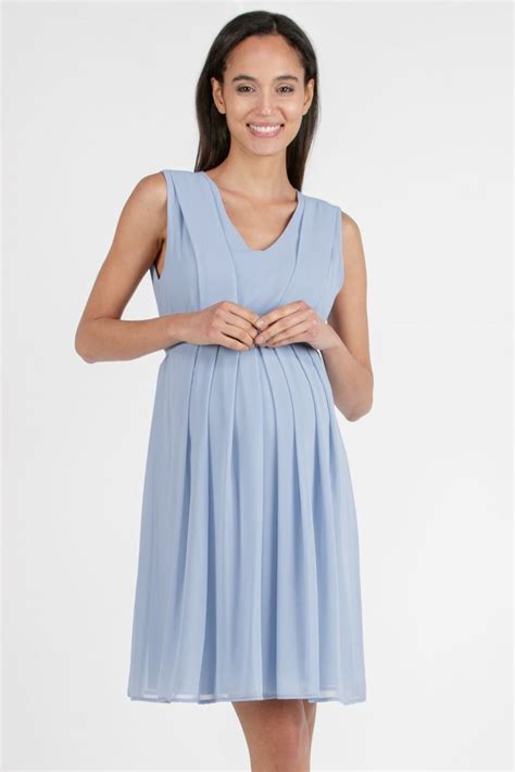 Detailaufnahme von verschiedenen Stoffen für Umstandskleider: Jersey, Seide, Chiffon.