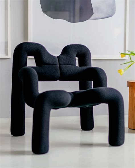 Detailaufnahme eines gestrickten Ersatzbezugs (Socke) für den Varier Ekstrem Stuhl.