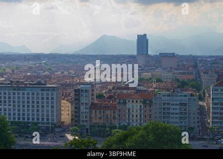 Detailansicht der Montage auf der gegenüberliegenden Seite