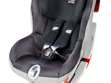 Kindersitz Britax Römer KING II ATS in einem Auto montiert