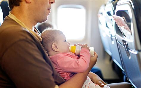 Übersicht über die Altersgrenzen für Babys zum Fliegen bei verschiedenen Fluggesellschaften