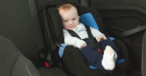 Grafik, die den richtigen Kindersitz basierend auf der Körpergröße des Kindes auswählt.