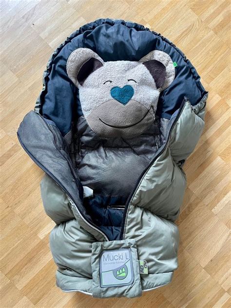 Nahaufnahme eines Odenwälder Mucki L Fußsacks mit Lammfellfutter.