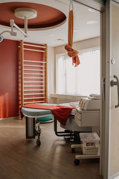 Moderne Ausstattung eines Kreißsaals