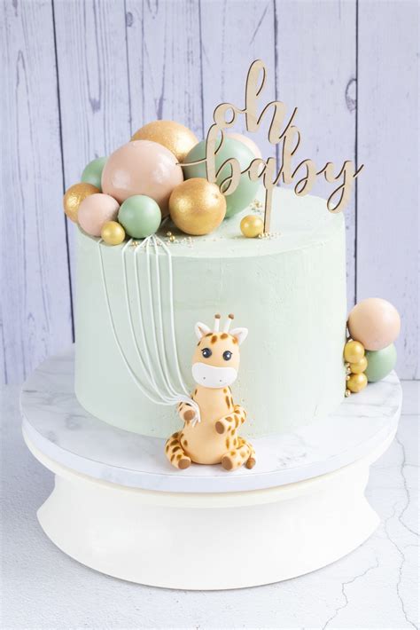 Kreativ gestaltete Babyparty-Torte mit Baby-Motiv