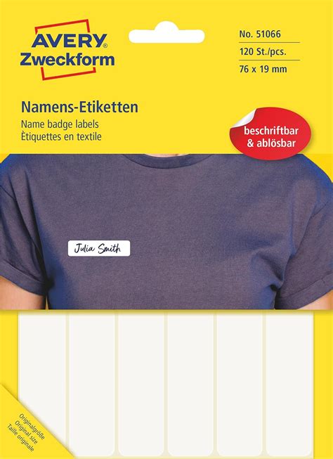 Beispiele für Avery Namensetiketten auf Kleidung bei einer Veranstaltung