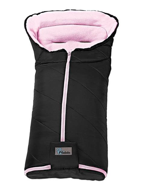 Detailansicht eines Winter-Fußsacks mit wasserabweisender Außenseite und kuscheligem Innenfutter