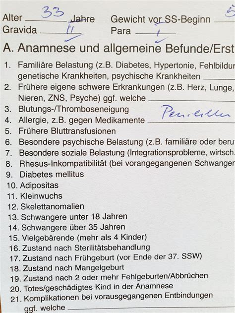 Beispiel einer Seite im Mutterpass mit verschiedenen Abkürzungen und Messwerten