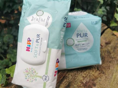 Collage von verschiedenen umweltfreundlichen Feuchttüchern, die sich auflösen