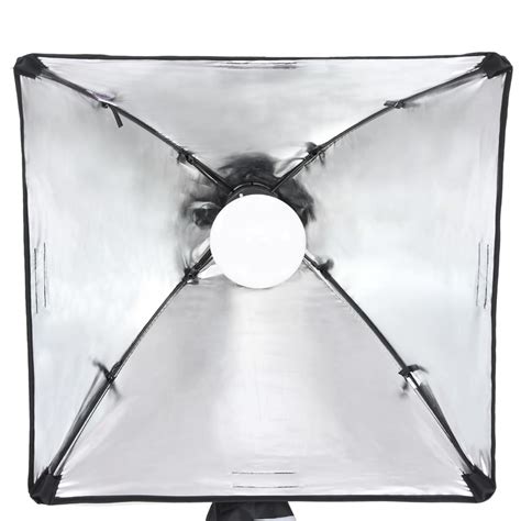 Fotostudio mit verschiedenen Hintergründen, Stoffen und Accessoires für Neugeborenenfotografie