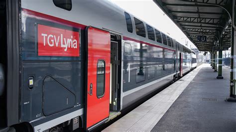 Detailansicht des zugeschnittenen und vorbereiteten Feuchttücherfachs