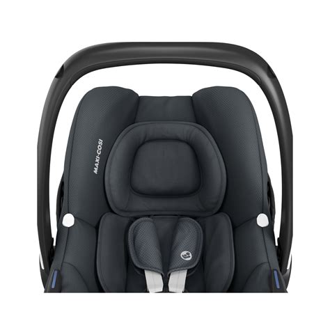 Detailaufnahme der Maxi-Cosi CabrioFix i-Size mit Fokus auf Polsterung und Gurtführung