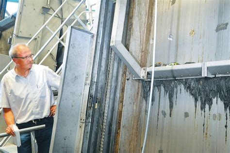 Abwasserbehandlung im Mannheimer Klärwerk: Feuchttücher bleiben in den Rechen hängen