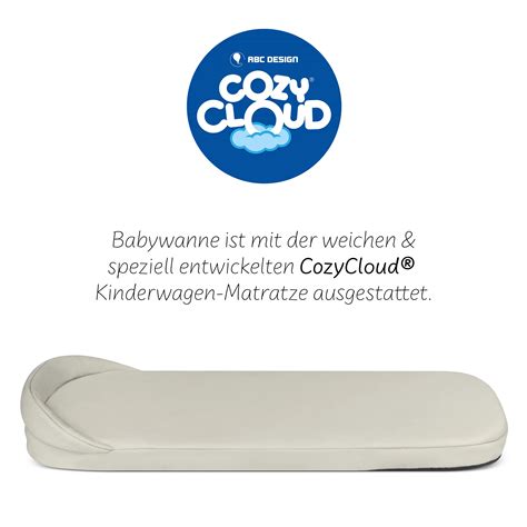 Innenansicht der Babywanne mit CozyCloud® Matratze und Belüftungsfenstern