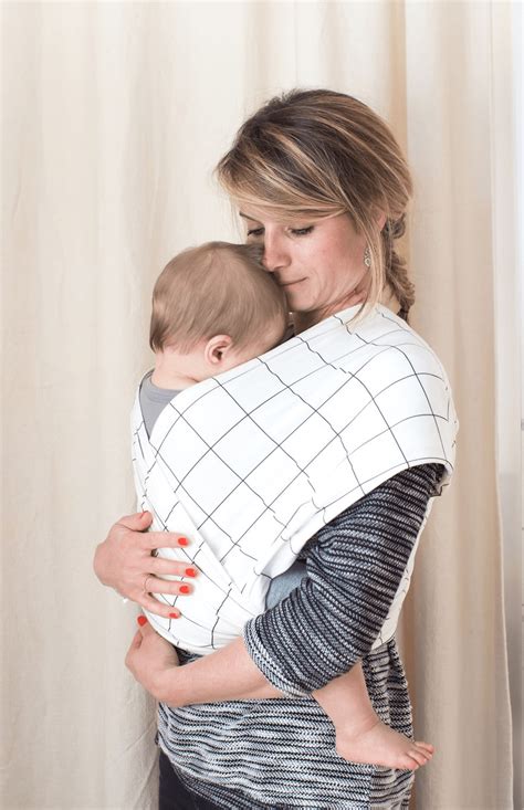 Verschiedene Bindetechniken eines Tragetuchs