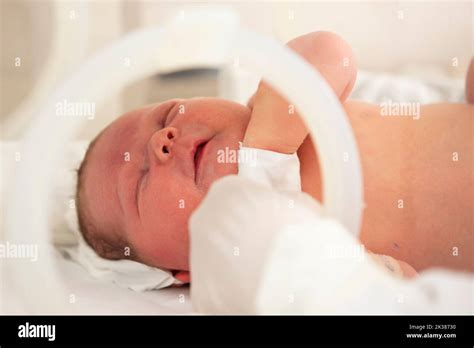 Foto einer weichen Thermomütze für Frühgeborene