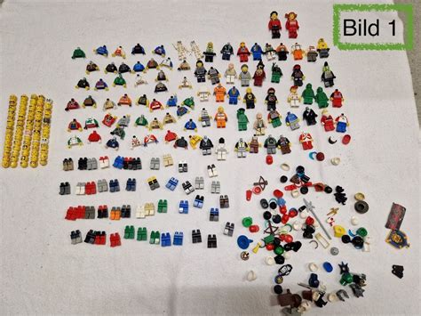 Übersicht über die enthaltenen Figuren und Zubehörteile des Skiwelt-Sets