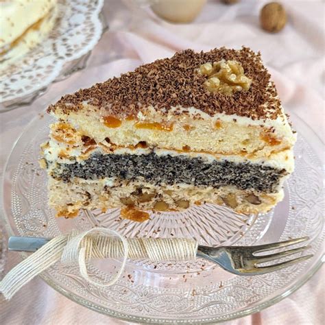 Illustration des Zwiebelprinzips für Babykleidung mit mehreren Schichten.