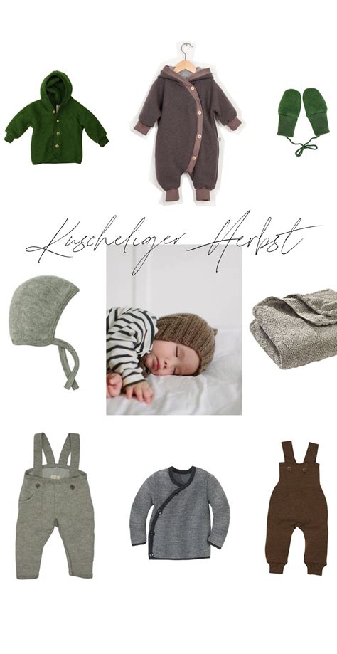 Beispielhafte Auswahl an Herbstkleidung für Babys, darunter Strampler, Pullover und Mützen.