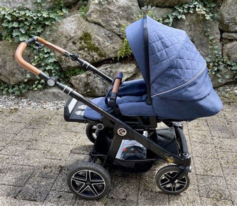 Beispiel eines Hartan Selection Kinderwagenmodells mit Ledergriffen und stilvollem Design