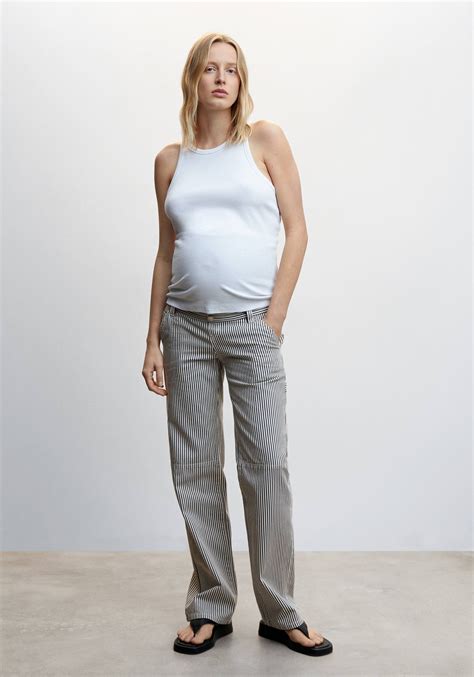 Kollektion von Anita Maternity mit bunten Stillpyjamas