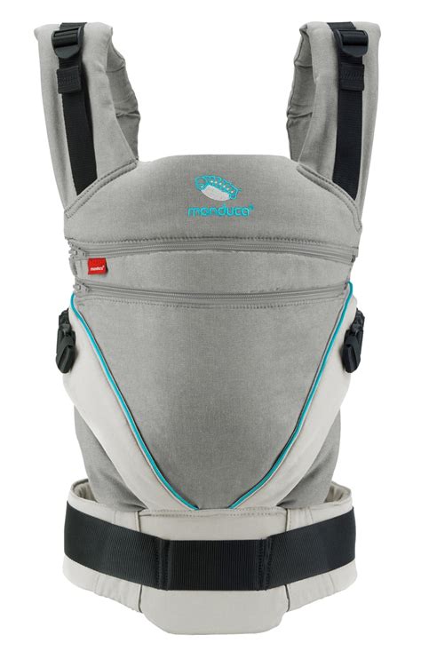 Detailaufnahme der Manduca XT Babytrage, die die verstellbare Stegbreite und Schnallen zeigt.