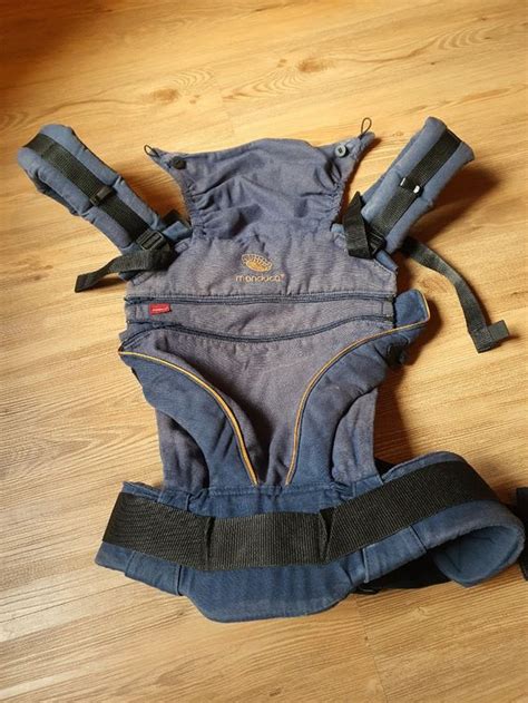 Vergleich von Manduca Babytrage und Kinderkraxe auf einem Bergpfad