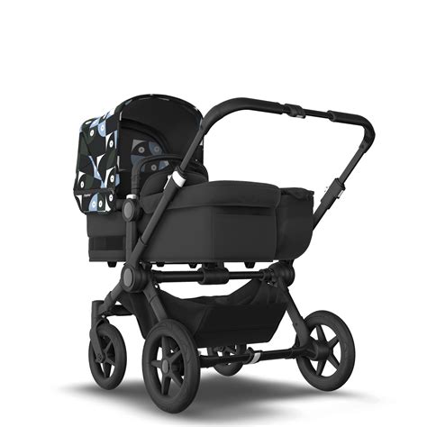 Technische Zeichnung des Bugaboo Donkey 5 mit Markierung der wichtigsten Maße und Komponenten.