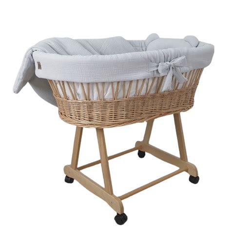 Moderner Stubenwagen mit Rollen und integrierter Wickelfläche