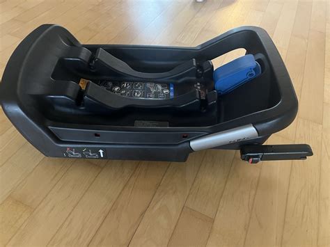 Bild einer modernen Babyschale mit integriertem Isofix-System