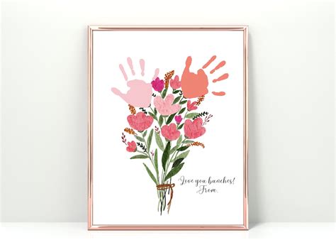 Muttertagskarte mit Handabdruck von einem Kleinkind