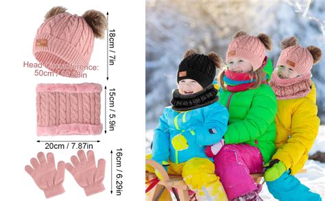 Beispiel-Outfit für den Winter: Lagenlook mit Winterjacke, Mütze und Schal