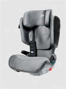 Grafik, die verschiedene Alters- und Gewichtsklassen von Britax Römer Kindersitzen zeigt