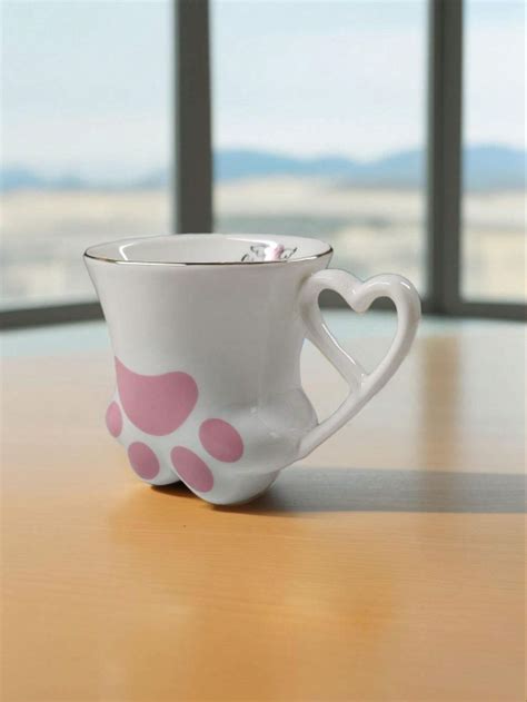 Eine Keramiktasse mit einem niedlichen Baby-Motiv im Herz und einem liebevollen Spruch.