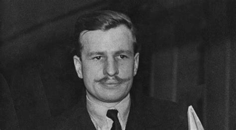 Porträt von Kenneth de Courcy im jungen Alter