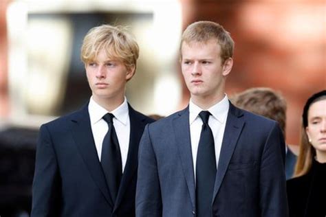 Leopold und Albert Windsor bei der Totenwache für ihre Großmutter Katharine, Herzogin von Kent