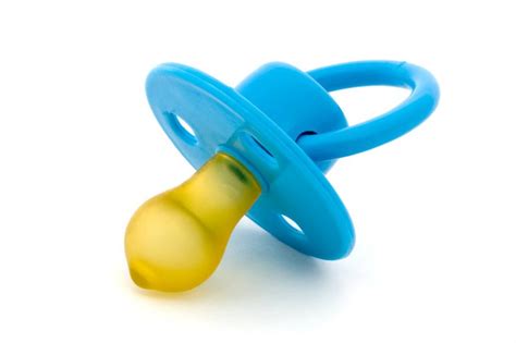 Illustration, die die Augenschließfunktion einer Puppe durch einen Schnuller zeigt