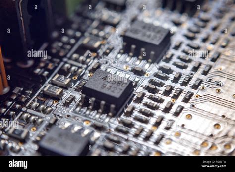 Nahaufnahme einer RC Auto Platine mit hervorgehobenen Mosfets
