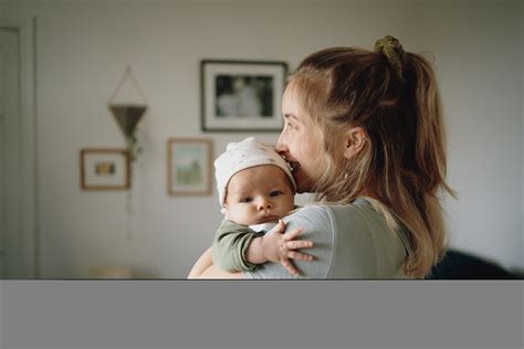 Eine Mutter mit ihrem Baby