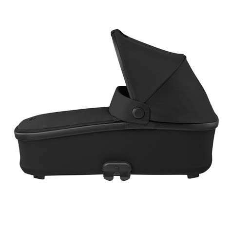 Illustration der korrekten Montage der Maxi-Cosi Oria XXL Babywanne auf einem Maxi-Cosi Kinderwagengestell.