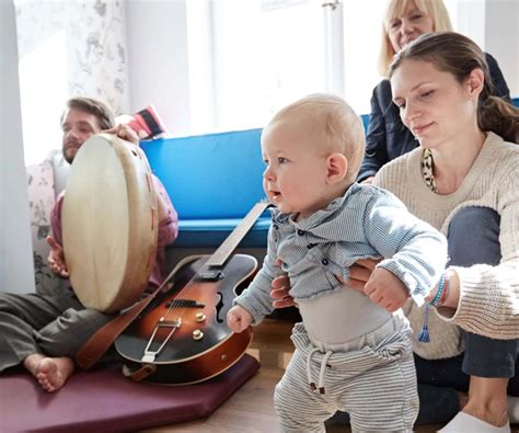 Babykonzert mit Musikinstrumenten