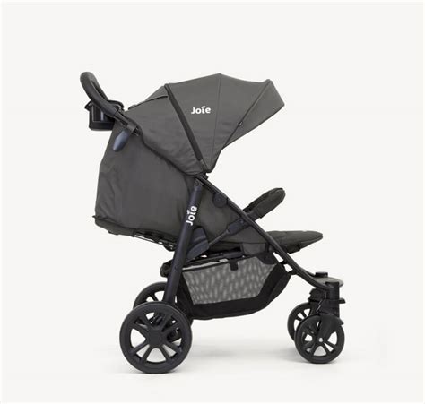 Illustration des Joie Litetrax 4 Kinderwagens mit aufgesetztem Regenschutz