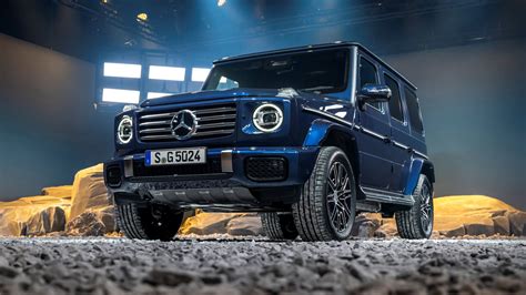 Eine Collage aus verschiedenen Mercedes-Kinderfahrzeugen, darunter ein LKW, ein Geländewagen und ein Oldtimer.