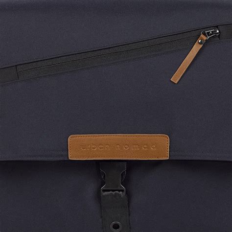 Detailansicht der Mutsy Wickeltasche mit Fächern und Wickelunterlage